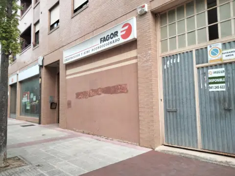 Local comercial en calle del Portillejo