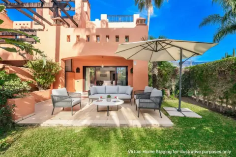 Casa adosada en Lomas de Marbella Club-Puente Romano