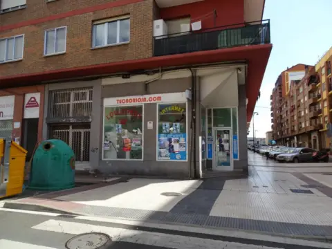 Local comercial en calle del Poeta Caballero de la Rosa