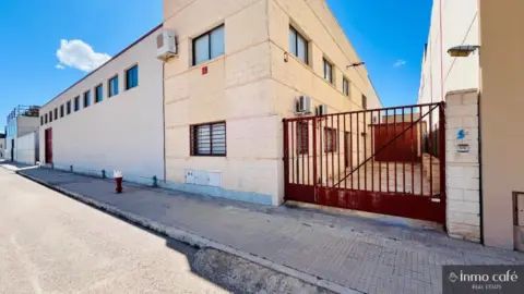 Almacén en calle de Astúries, 4