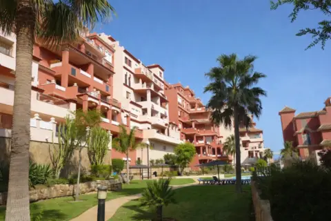 Apartamento en Urbanización El Hacho-La Duquesa Golf