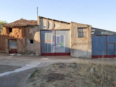 Local comercial en calle Valtierra de Rio Pisuerga