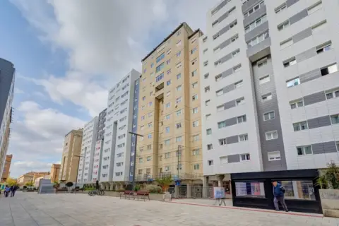 Piso en Avenida Comercial