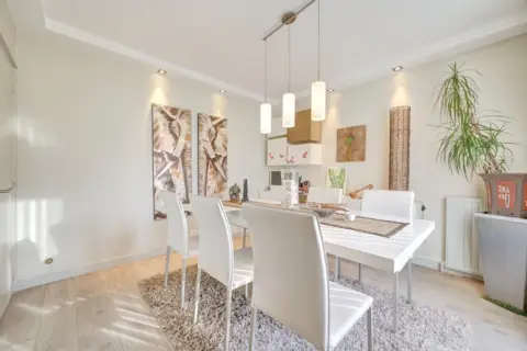 Piso en Avenida Comercial