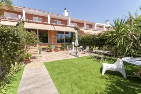 Chalet en Amplio Chalet Adosado en Mutxamel