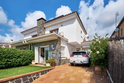 Casa pareada en Casco Urbano