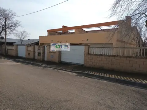 Chalet en calle C/ Rã­O Gã¡Llego. Urcamusa