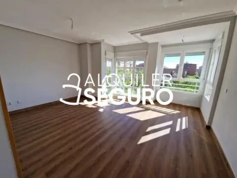 Piso en Valderas - los Castillos