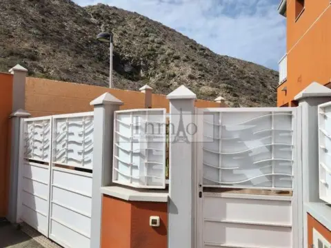 Chalet pareado en Avenida de San Francisco, 30