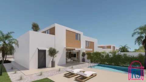 Casa adosada en Carbajal de La Legua