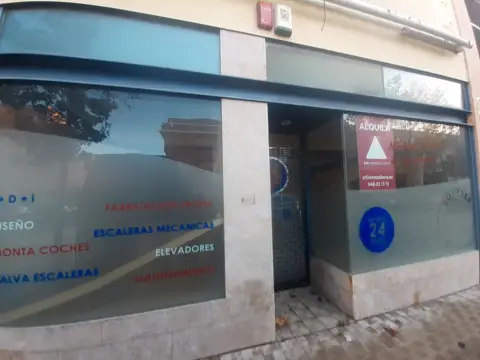 Local comercial en Plaza de la Constitución, 11