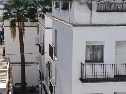 Piso en Ubicado Cerca de La Plaza Bailen.