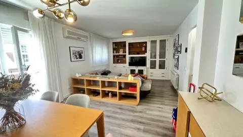 Casa adosada en Chalet en Zona de Las Retamas Para Entrar A Vivir