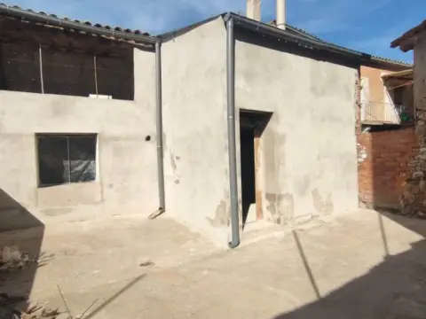 Casa en Centro de La Población.