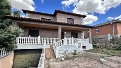 Casa en Chalet Independiente 590M2- 4Hab-4Baños-Piscina-Garaje