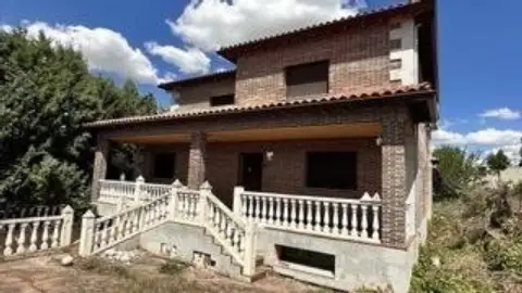 Casa en Chalet Independiente 590M2- 4Hab-4Baños-Piscina-Garaje