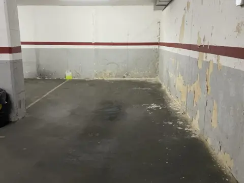 Garaje en A 2 calles de Parada de Tren y Metro Fabra y Puig