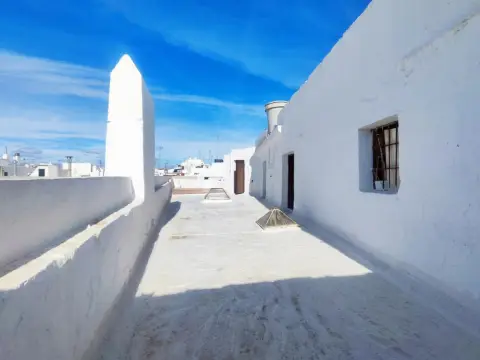 Casa en Junto Al Paseo de La Ribera y A 2 Minutos de La Laguna.