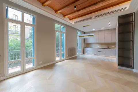 Piso en Passeig de Sant Joan - Mossen Cinto Verdaguer