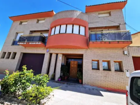 Casa en Próximo A Escuelas.