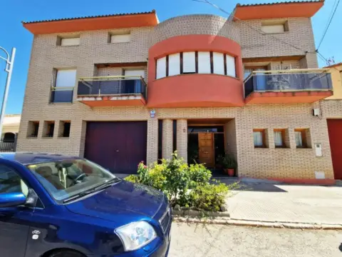 Casa en Próximo A Escuelas.