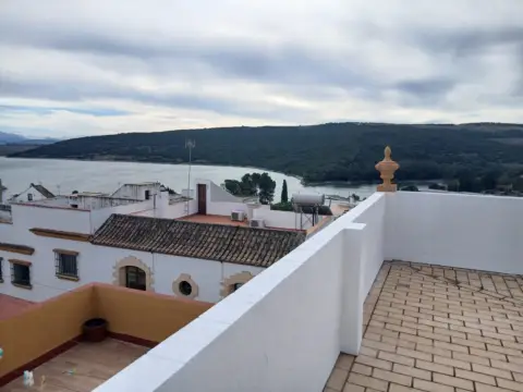 Casa en Ubicado Cerca del Embarcadero del Lago de Bornos.