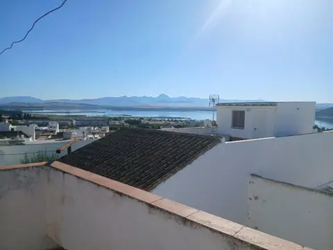 Casa adosada en Ubicada Muy Cerca del Ayuntamiento