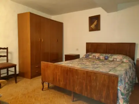 Casa en Zona Alta de Estadilla, Junto A La Iglesia.