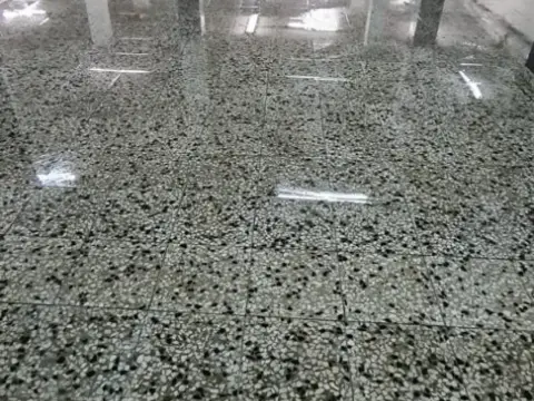 Local comercial en Cerca del Colegio Salesianos.