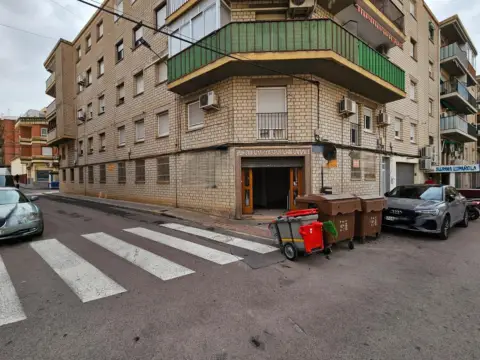 Local comercial en Local Comercial Esquina Justo Frente Marina Española