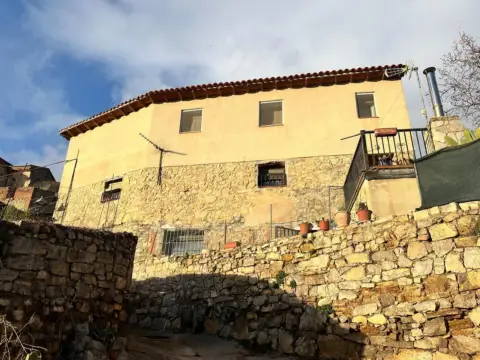 Casa en Hoz de Barbastro, Zona Alta.