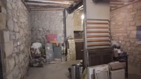 Casa en Situado en El Pueblo de Ayuelas A 11 Km de Miranda