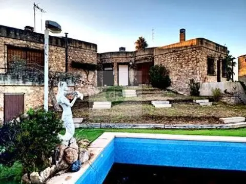 Casa en Los Montitos - Avenida Principal. Ubicación Inmejorable