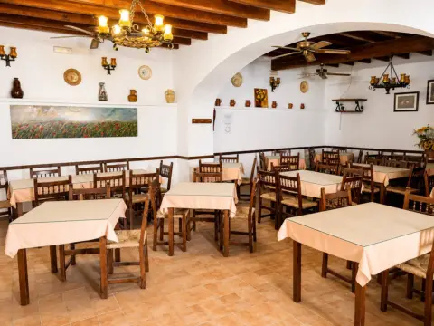 Commercial Premises and First Floor House in Sineu