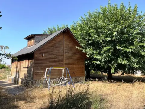 Casa en Junto Al Complrjo Deportivo de los Olmos