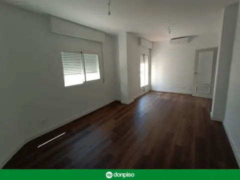 Piso en Piso Ubicado en La Zona Más Comercial de Almendralejo