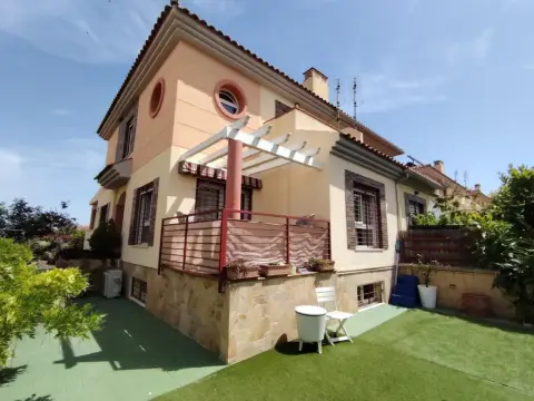 Casa pareada en Urbanización Retamar