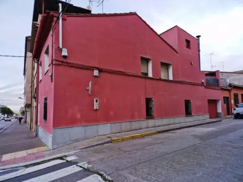 Casa en Cerca de Las Escuelas.