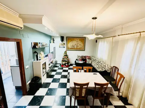 Casa en A Un Paso de La Plaza Armada Española