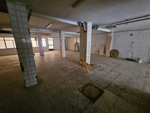 Local comercial en Local Comercial Junto A Alfonso X I I I de 242 M2