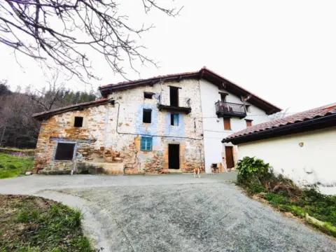 Casa en Barrio    Goita