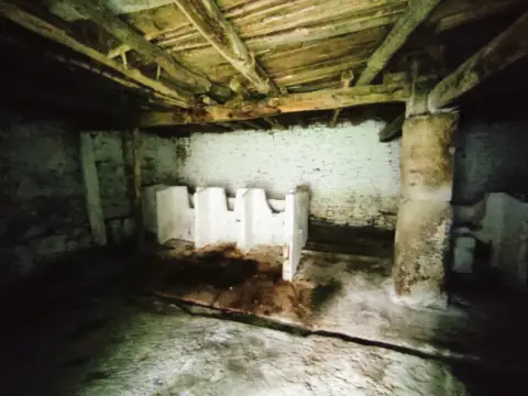 Casa en Barrio    Goita