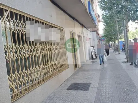 Local comercial en En Plena Avenida Ricardo Carapeto