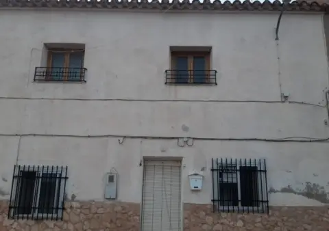 Casa adosada en A 3 calles del Ayuntamiento