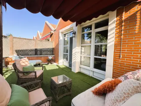 Casa adosada en Junto Al del Metro de Gobela