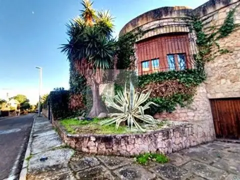 Casa en Los Montitos - Avenida Principal. Ubicación Inmejorable