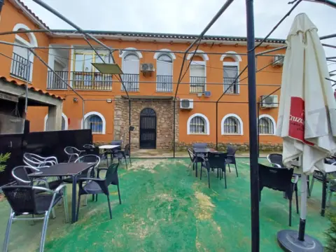 Casa en Pasando El Desvío A Brozas, Unos Metros en La Entrada