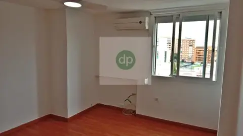 Piso en En Plena Av Sta Marina, Junto A La Pza Alféreces.