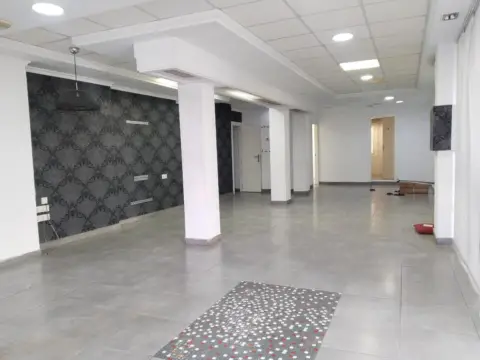 Local comercial en En El Centro del Pueblo, Al Lado del Ayuntamiento.
