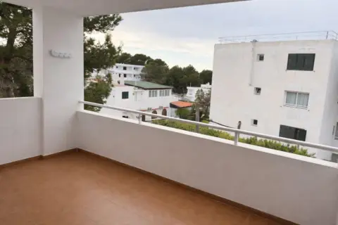 Apartamento en Cala de Bou. Zona Residencial Tranquila